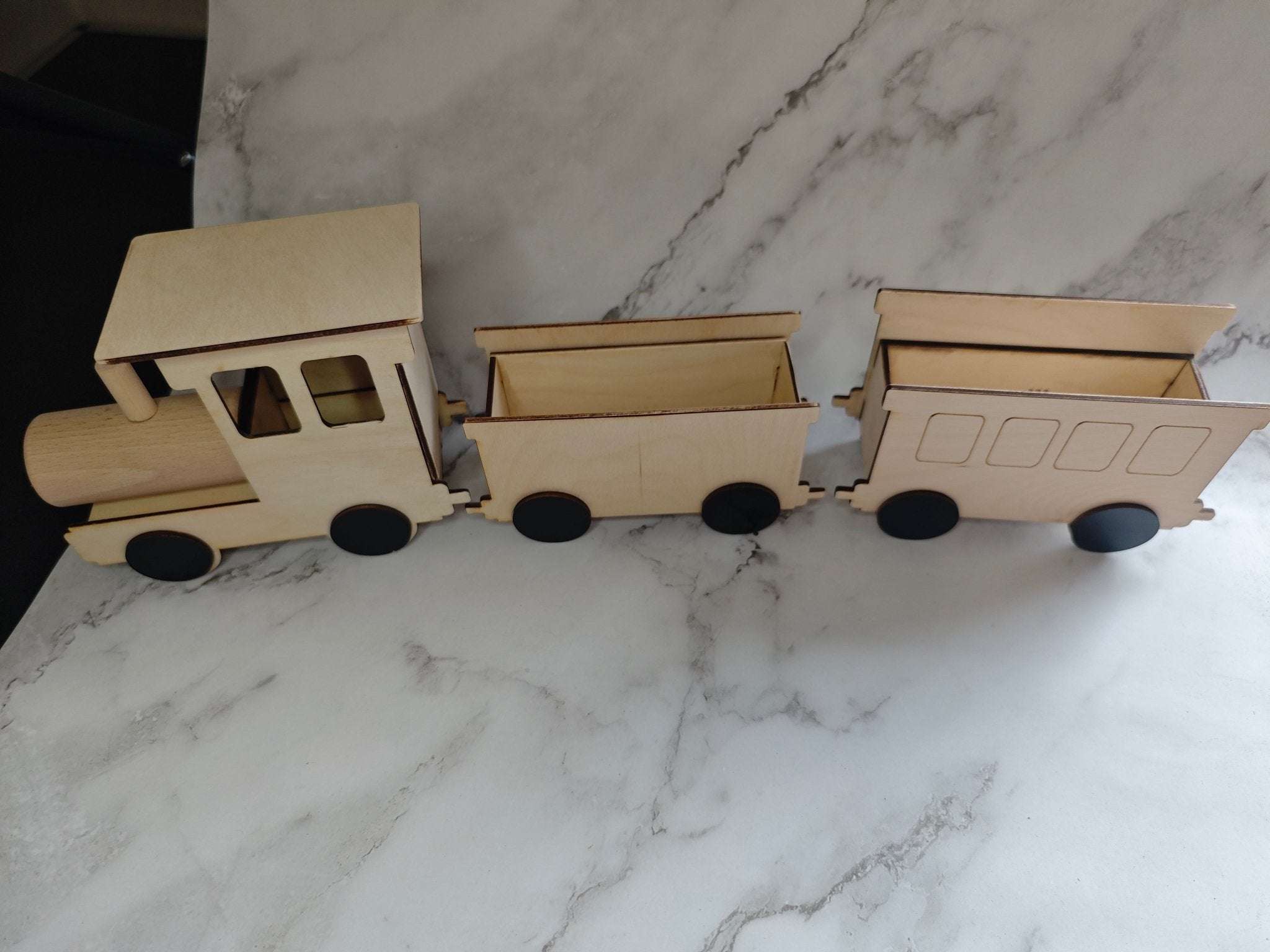Holz Lokomotive mit Wagon - Kreativstuebchen