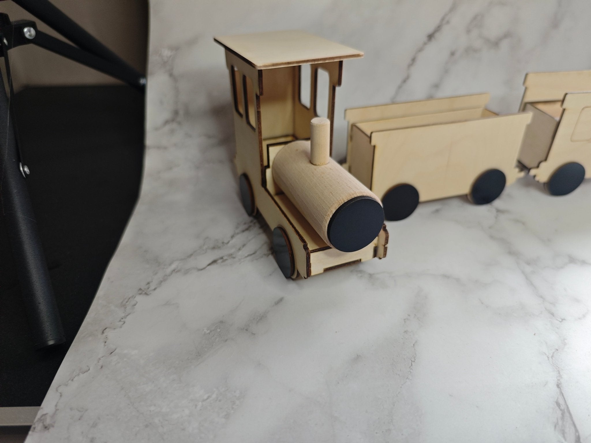 Holz Lokomotive mit Wagon - Kreativstuebchen