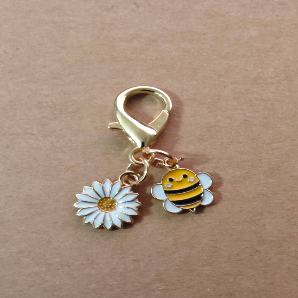 Charm Anhänger Biene Maiblume - Kreativstuebchen