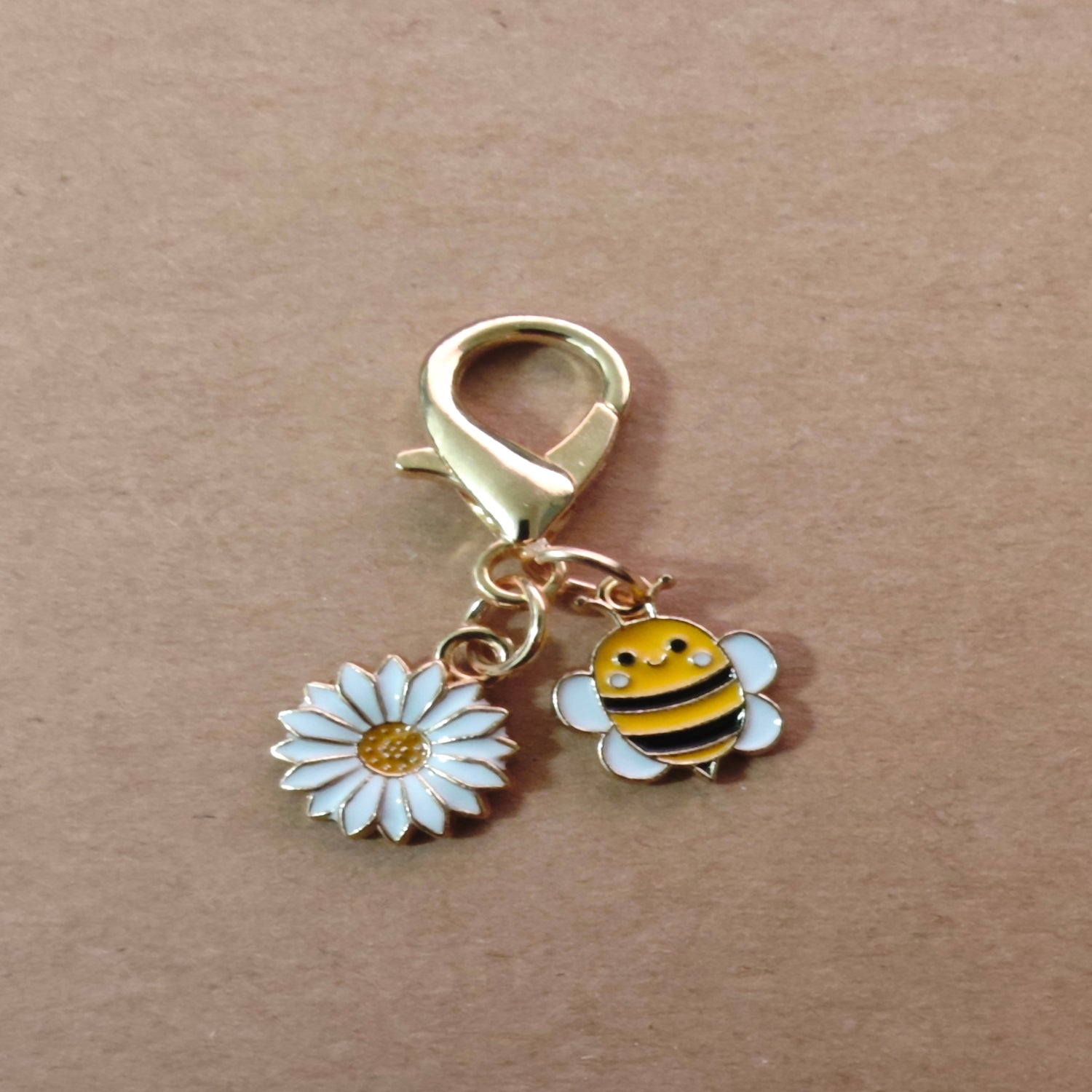 Charm Anhänger Biene Maiblume - Kreativstuebchen