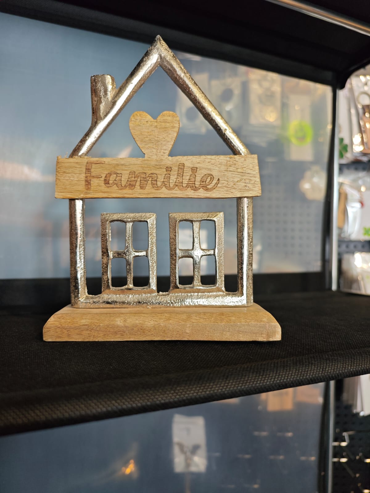 Metall - Holzhaus "Familie" auf Holzsockel - Kreativstuebchen