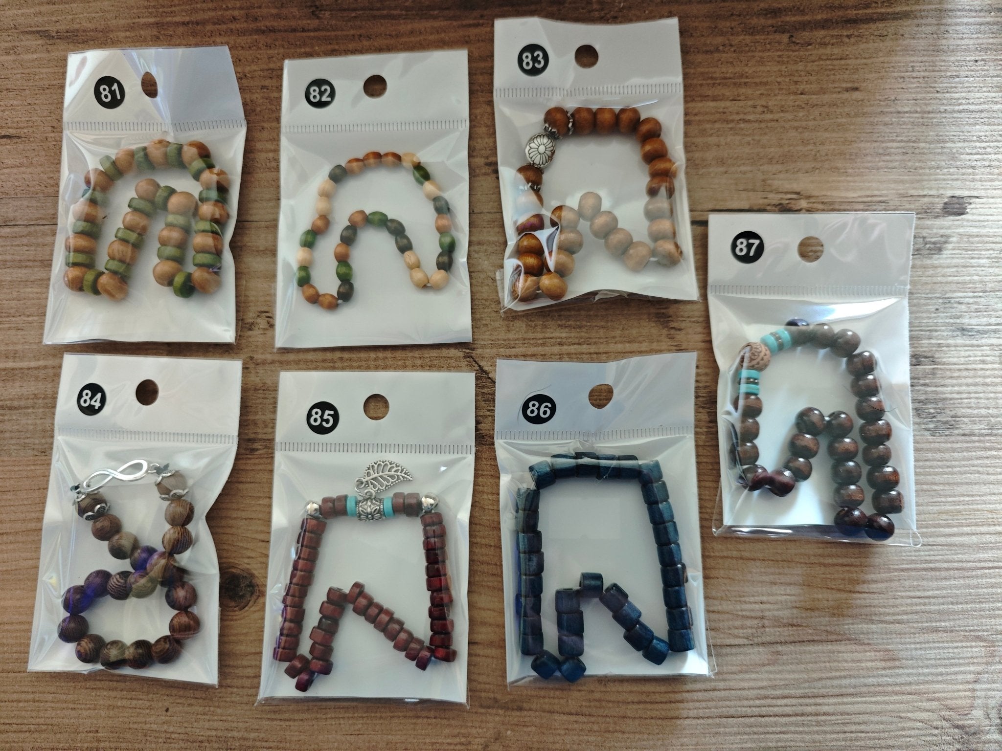 Verschieden Armbänder mit Perlen und Anker - Kreativstuebchen