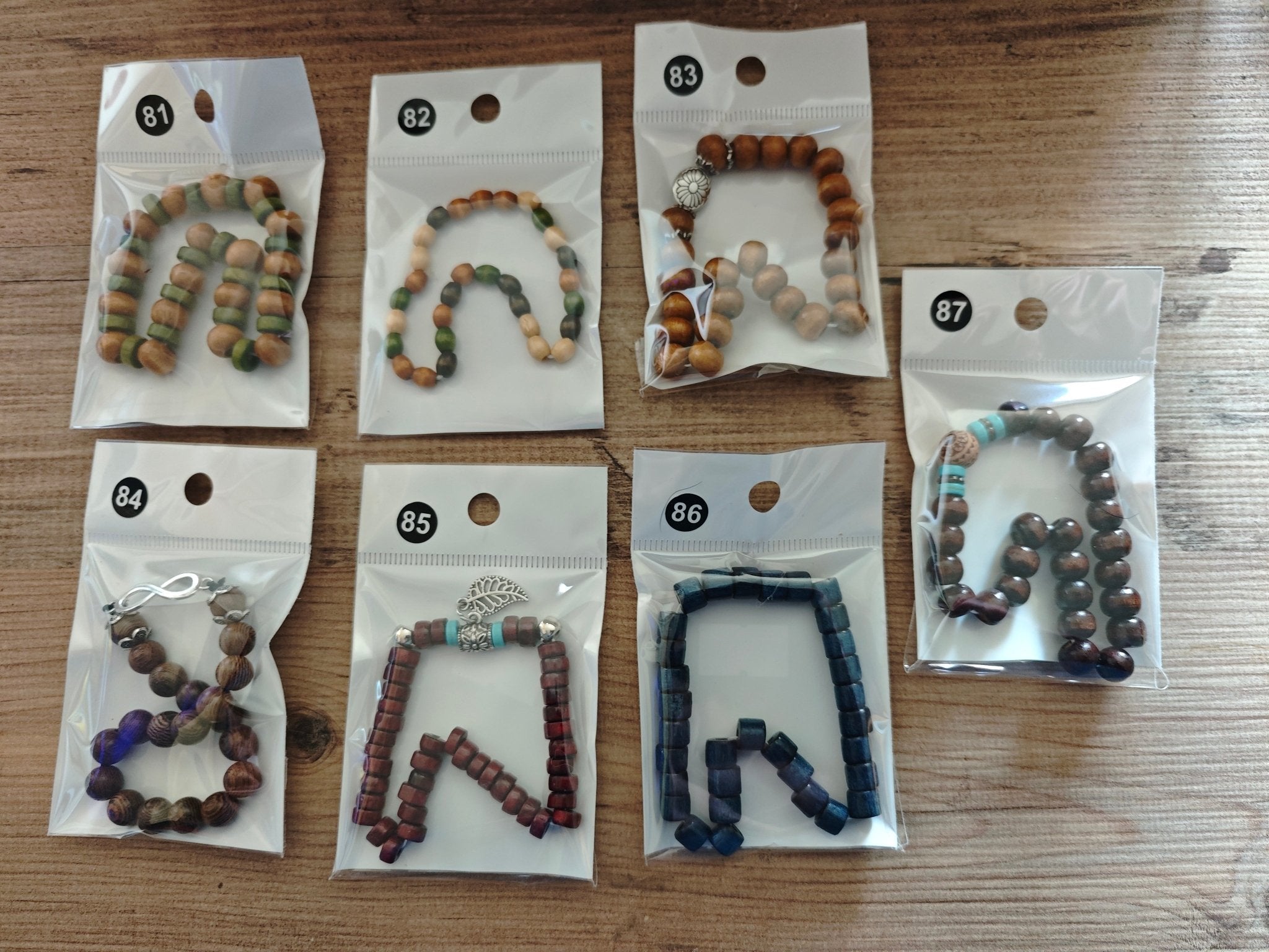 Verschieden Armbänder mit Perlen und Anker - Kreativstuebchen
