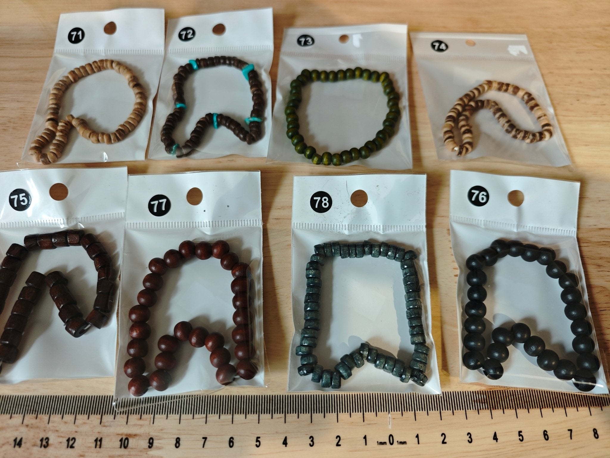 Verschieden Armbänder mit Perlen und Anker - Kreativstuebchen