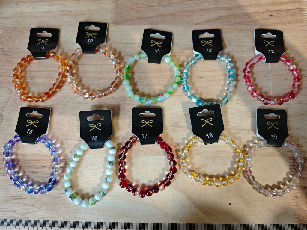 Verschieden Armbänder mit Perlen und Anker - Kreativstuebchen