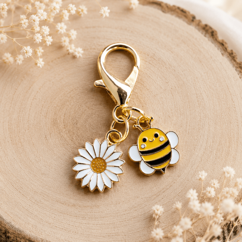Biene Maiblume Charm Anhänger mit Karte - Kreativstuebchen