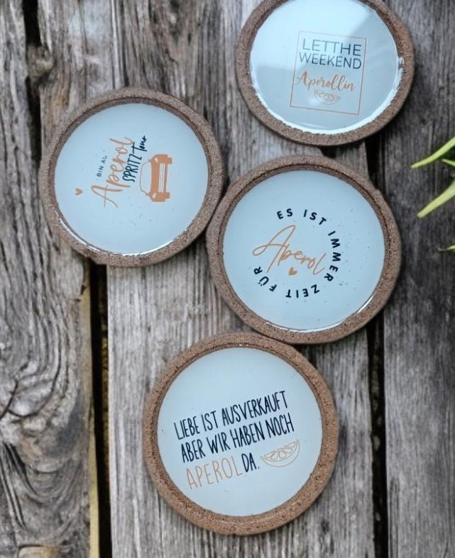 Individuelle Untersetzer Rund aus Holz, Kork, Schiefer personalisierbar - Kreativstuebchen